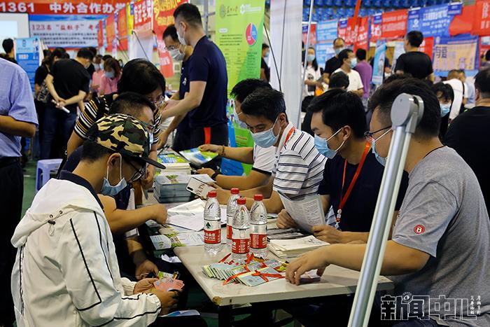 省2020年高考志愿填报咨询会盐城分会场在我校举行
